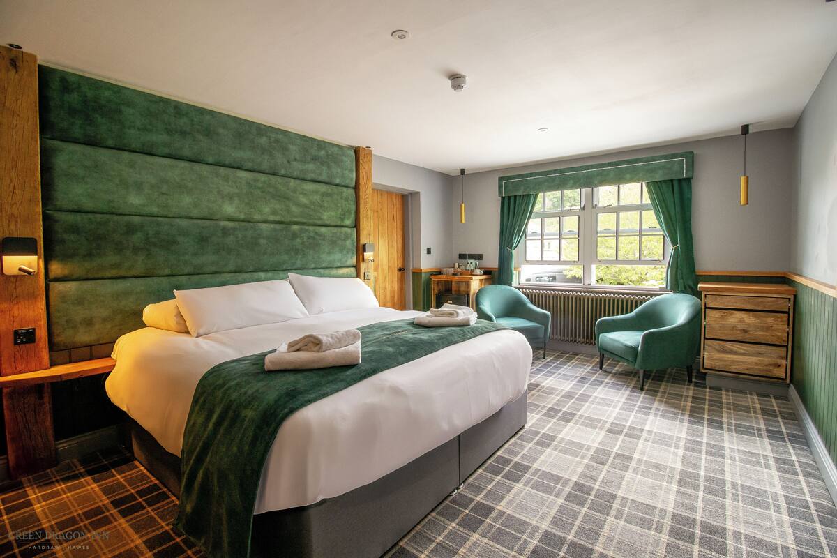 Habitación doble de lujo, 1 cama King size, para no fumadores, tina | 1 habitación, decoración personalizada, muebles diferentes y escritorio