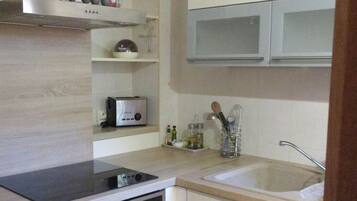 Réfrigérateur, micro-ondes, four, lave-vaisselle