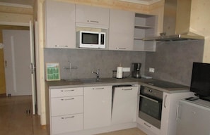 Refrigerador, microondas, horno y lavavajillas 