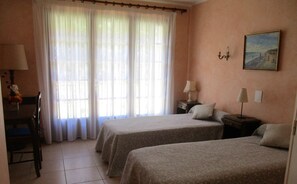 1 bedroom, iron/ironing board, free WiFi - Gite les Lavandes, 4 Personnes (VALROS)