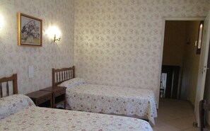 1 bedroom, iron/ironing board, free WiFi - Chambres D'hôtes Twin (VALROS)