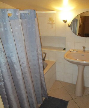 Hair dryer, towels - Chambres D'hôtes Twin (VALROS)