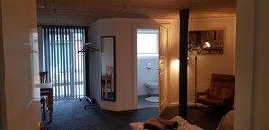 Habitación cuádruple tradicional | Decoración individual, mobiliario individual, escritorio