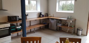 Full-sized fridge, microwave, oven, stovetop - Kyndestoft Bed &  Breakfast (Holstebro)