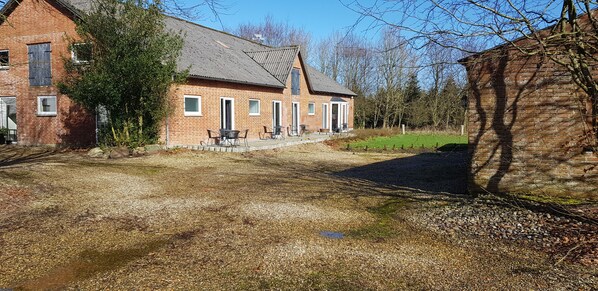 Una televisión de pantalla plana