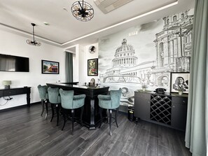 Elite Apartment | Living area | Flat-screen TV