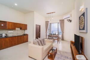 Executive Apartment | Living area | 46-inch flat-screen TV with cable channels, pay movies