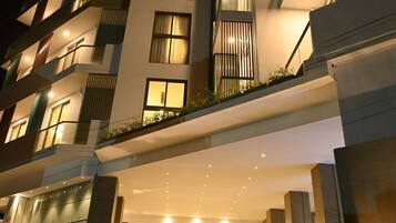 Vista frontal de la propiedad