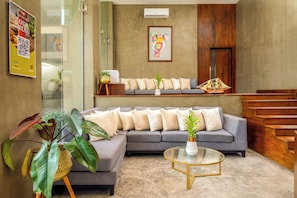 Lobby sitting area - Marine Suites (Colombo)