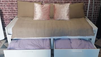 1 bedroom, WiFi, bed sheets