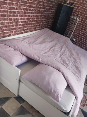 1 bedroom, WiFi, bed sheets