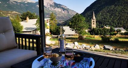 Chalet Avec Vues a 360 Degree sur les Montagnes Environnantes