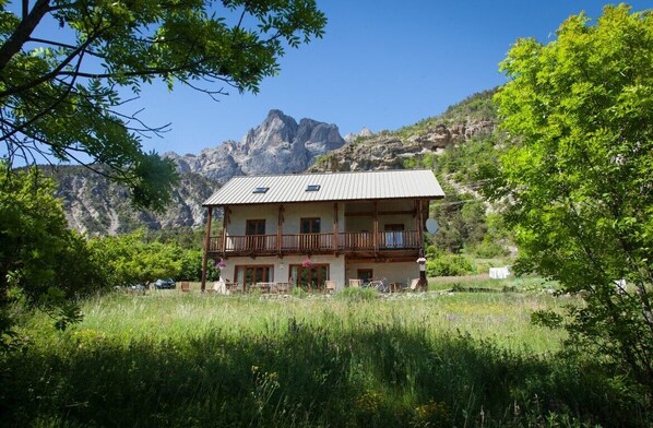 Exterior - Chalet Avec Vues a 360 Degree sur les Montagnes Environnantes (Les Vigneaux)