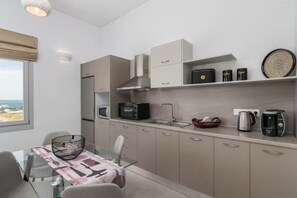 Exclusive-huoneisto, puutarha-alue | Yksityinen keittiö | Espressokone, kahvin-/teenkeitin, vedenkeitin, leivänpaahdin