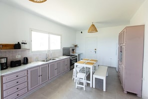 Micro-ondes, four, plaque de cuisson