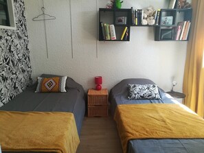 2 Schlafzimmer, Schreibtisch, Bügeleisen/Bügelbrett, WLAN