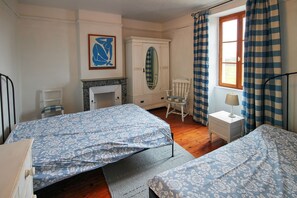 3 Schlafzimmer, Schreibtisch, BĂŒgeleisen/BĂŒgelbrett, kostenloses WLAN