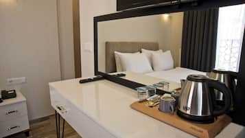 Quarto casal ou duplo clássico | Escrivaninha, quartos à prova de som, ferros/tábuas de passar roupa