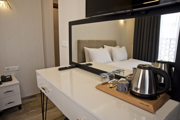 Classic Double or Twin Room | Desk, soundproofing, iron/ironing board - SULTAN SÜLEYMAN APART HOTEL (Istanbul)