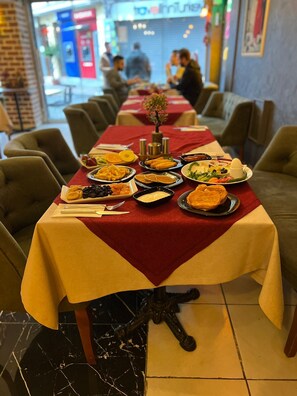 Free daily continental breakfast  - SULTAN SÜLEYMAN  APART HOTEL (Istanbul)