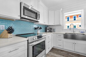 Fridge, microwave, oven, stovetop - Paradise Palms-Private pool home w/ soundviews & 3 min walk to the beach! (Navarre)