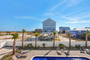 A heated pool - Paradise Palms-Private pool home w/ soundviews & 3 min walk to the beach! (Navarre)