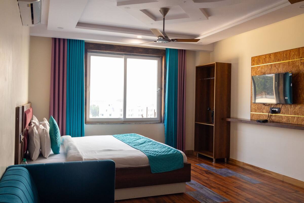 Suíte estúdio superluxo | 1 quarto, roupas de cama premium, espaço de trabalho para notebook