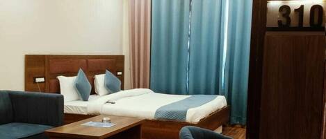 Luxury Studio Suite | 1 bedroom, premium bedding, laptop workspace, bed sheets