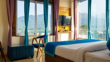 デラックス ルーム | 高級寝具、ノートパソコン用作業スペース、ベッドシーツ