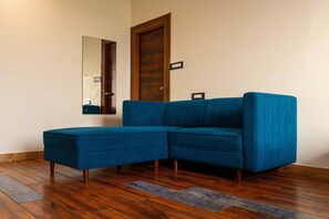 Suite Room | Ropa de cama de alta calidad y espacio para trabajar con laptop 