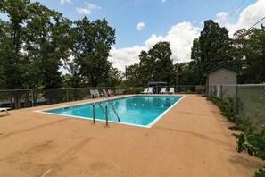 Pool - Quaint and Cozy 2 bedroom cabin on Table Rock Lake! (Reeds Spring)