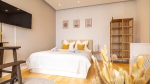 A bedroom with a bed, bedside table, and a bookshelf. - Maisonette, Wi-Fi, Parking, Fireplace (Erfurt)