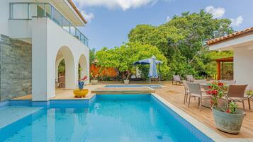 Outdoor pool, pool umbrellas, sun loungers