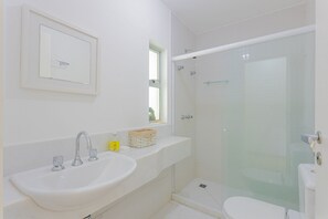 Douche, serviettes fournies