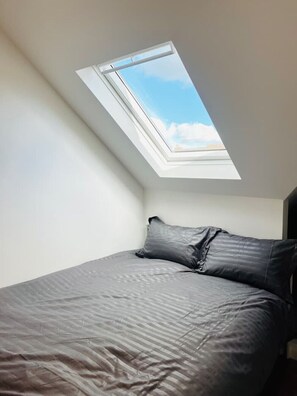 1 bedroom, desk, iron/ironing board, free WiFi - Experience Ivory Penthouse at Wembley Stadium (Wembley)