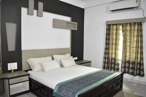 Luxury Suite, City View | In-room safe, iron/ironing board, free WiFi, bed sheets