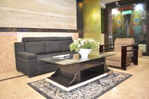 Coin salon dans le hall