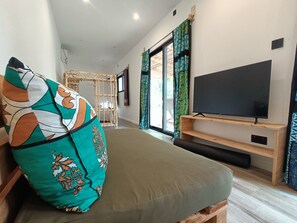 Standard Double Room | Desk, laptop workspace, free WiFi, bed sheets - Skippers Coliving (Diani Beach)