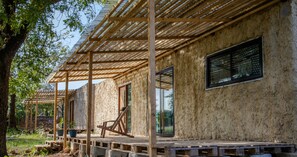 Standard Double Room | Desk, laptop workspace, free WiFi, bed sheets - Skippers Coliving (Diani Beach)