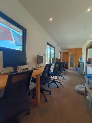 Business centre - Skippers Coliving (Diani Beach)