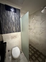 Ducha, cabezal de ducha tipo lluvia, artículos de tocador gratuitos