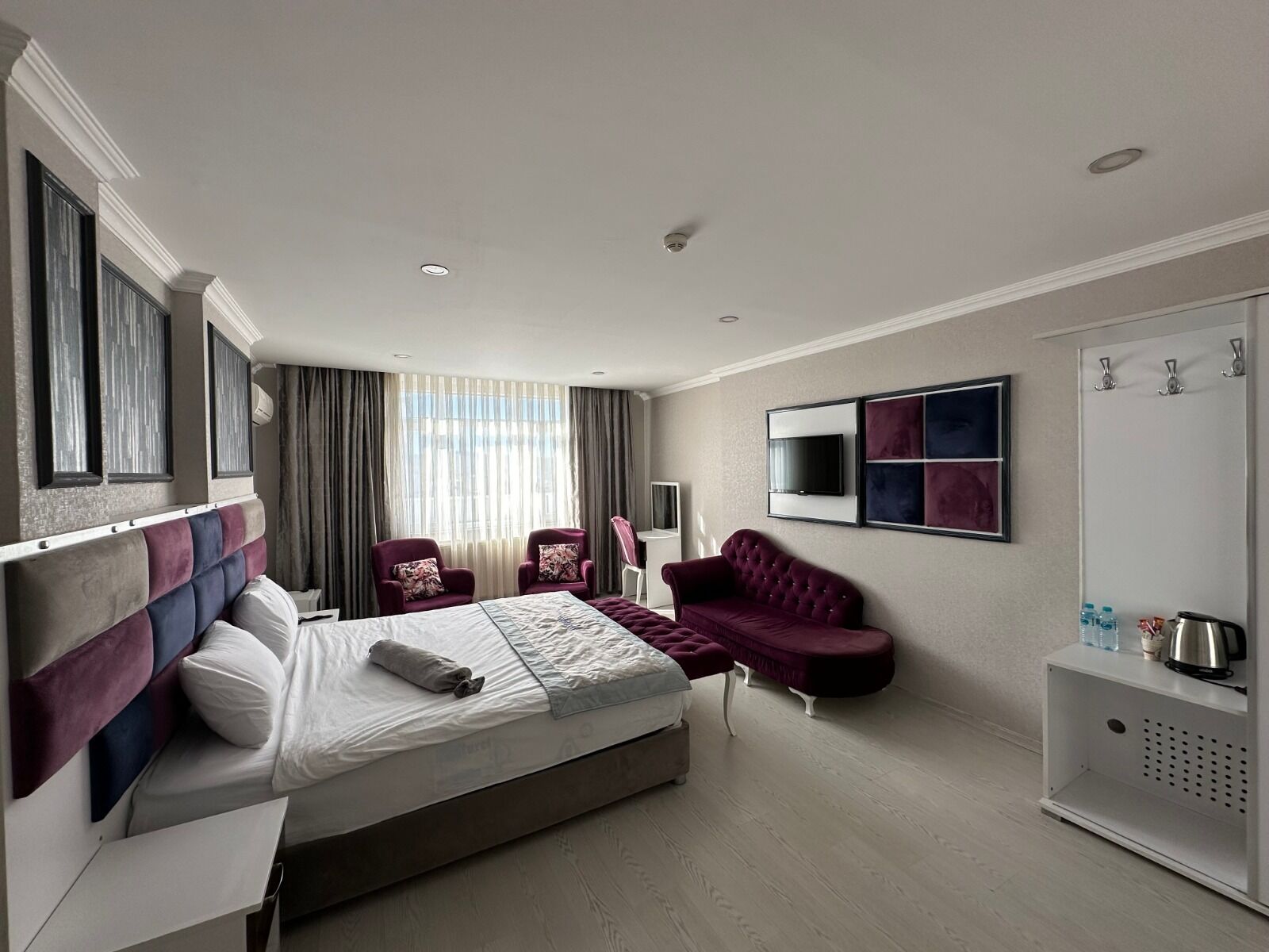 In-room safe, desk, laptop workspace, free WiFi