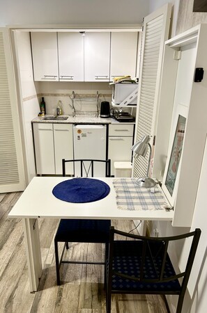 Microwave, oven, stovetop, coffee/tea maker - Upscale & Safest Location in BA -fully Refurbished (Buenos Aires)
