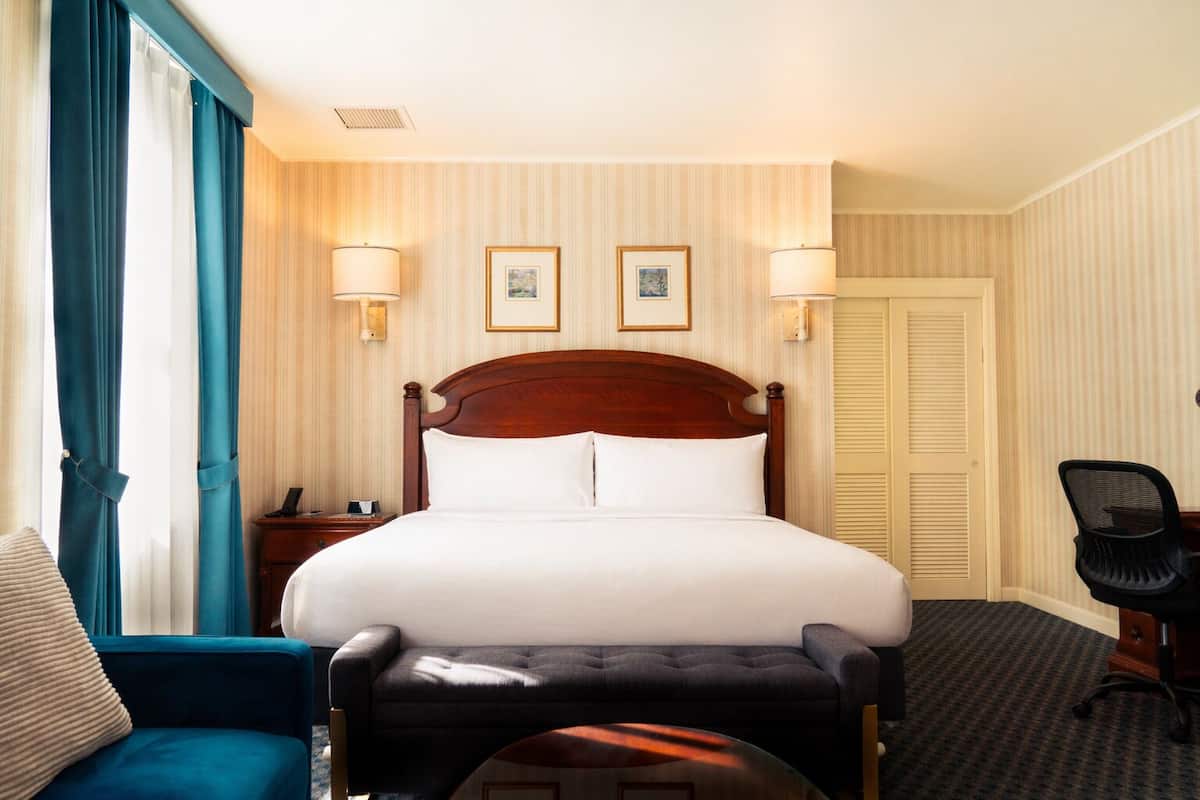 City View, 1 King Bed | In-room safe, individually decorated, desk, laptop workspace