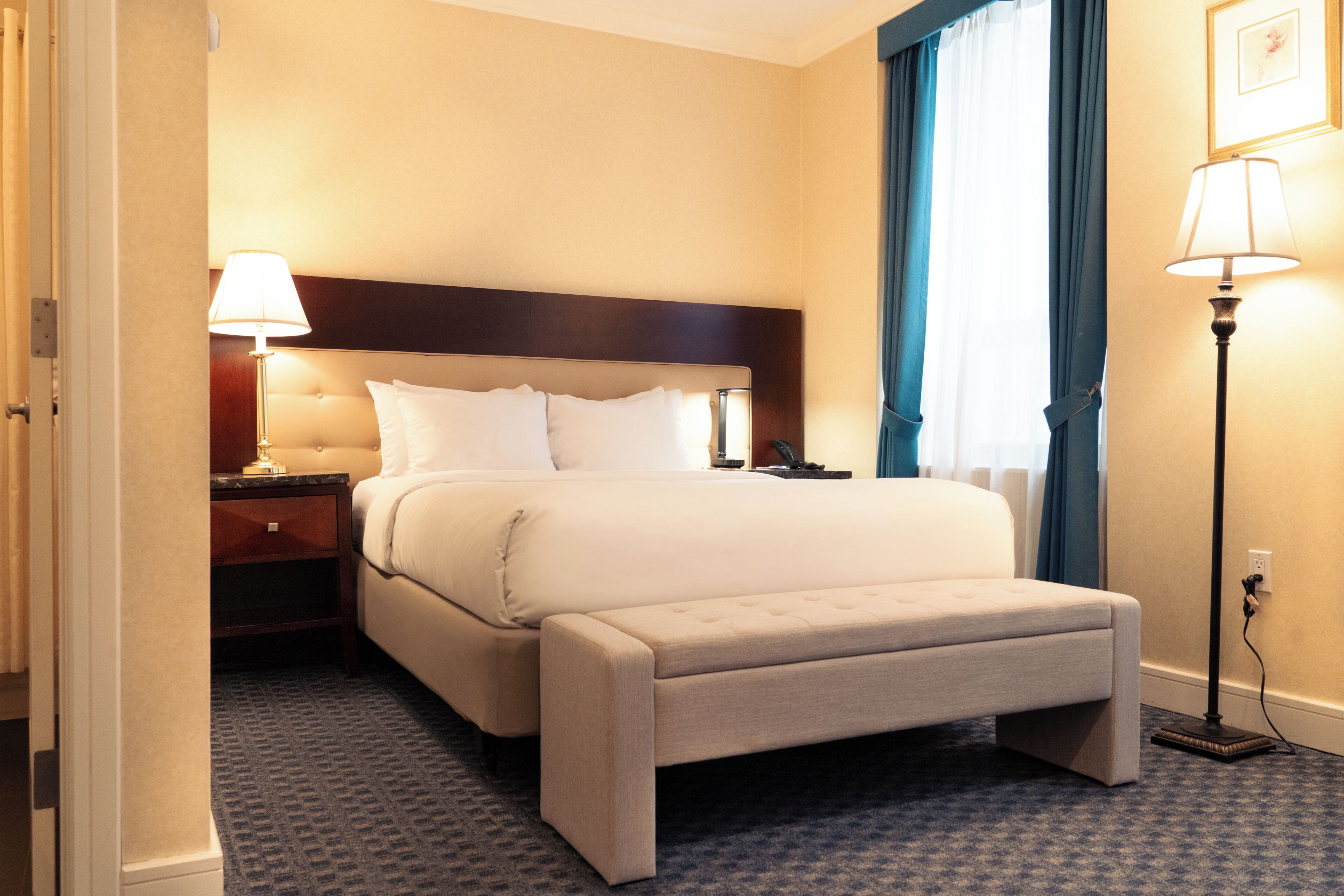 City View, 1 Queen Bed | Coffres-forts dans les chambres, décoration personnalisée, bureau