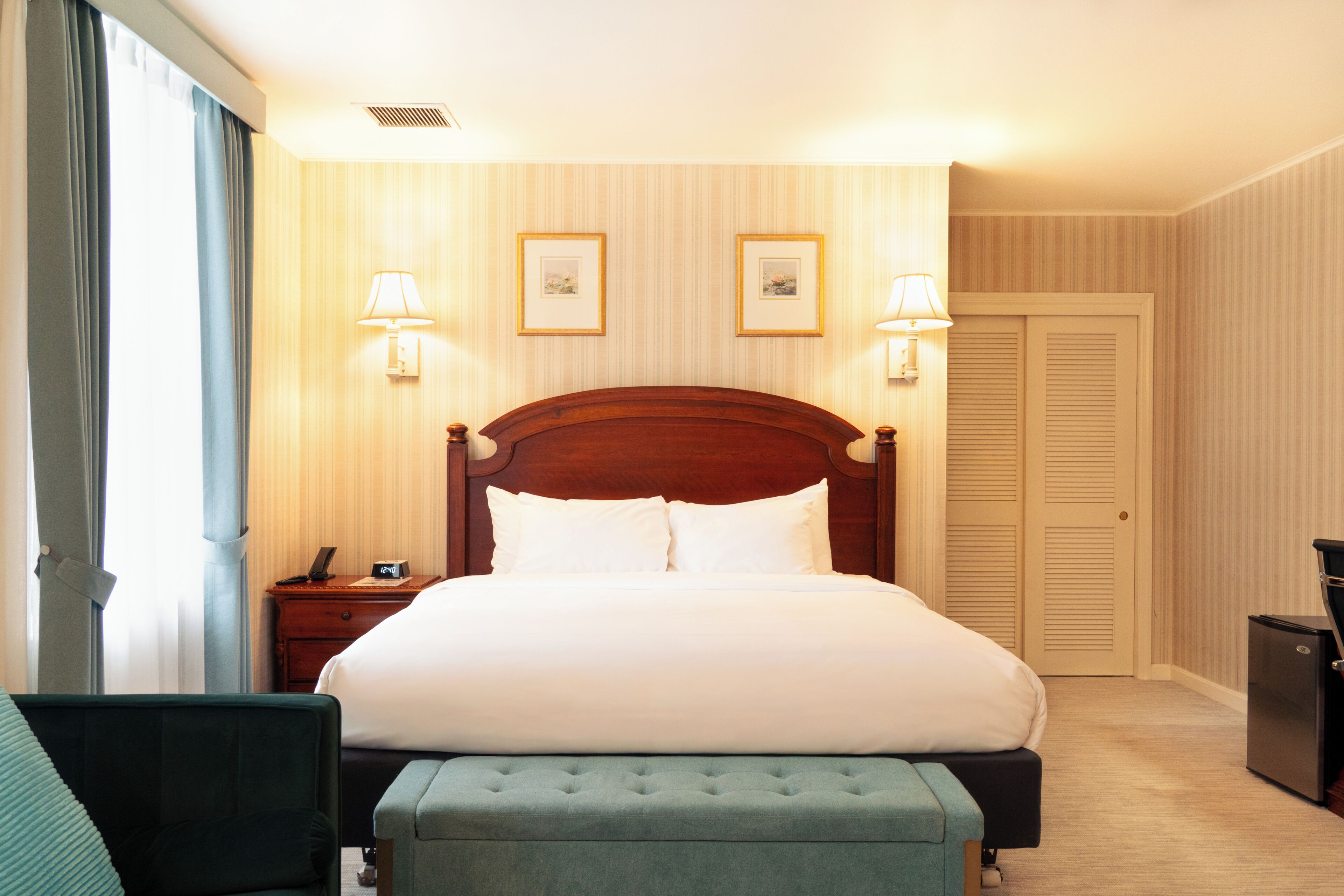 High Floor, City View, 1 King Bed | In-room safe, individually decorated, desk, laptop workspace