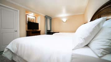 High Floor, 2 Full Beds | Caja de seguridad en la habitación y decoración personalizada