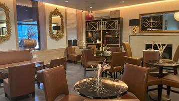 Bar (in der Unterkunft)