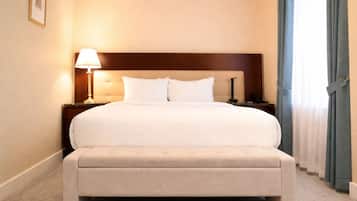 High Floor, City View, 1 Queen Bed | In-room safe, individually decorated, desk, laptop workspace