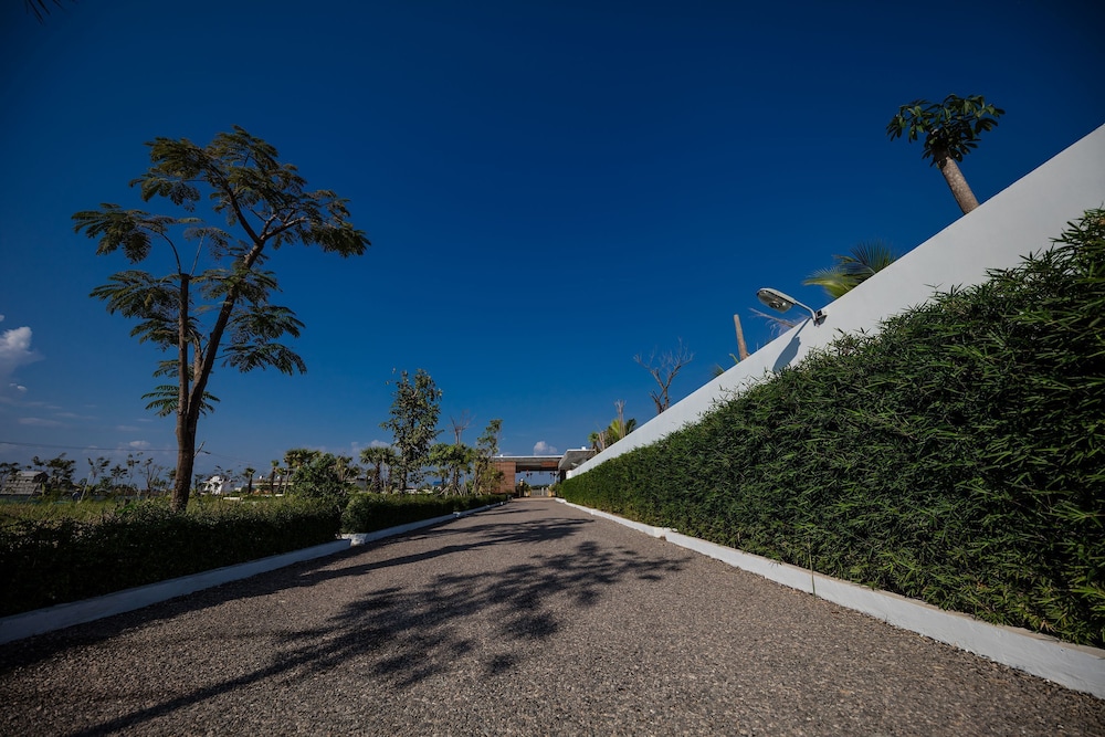 Angkor Rendezvous by null